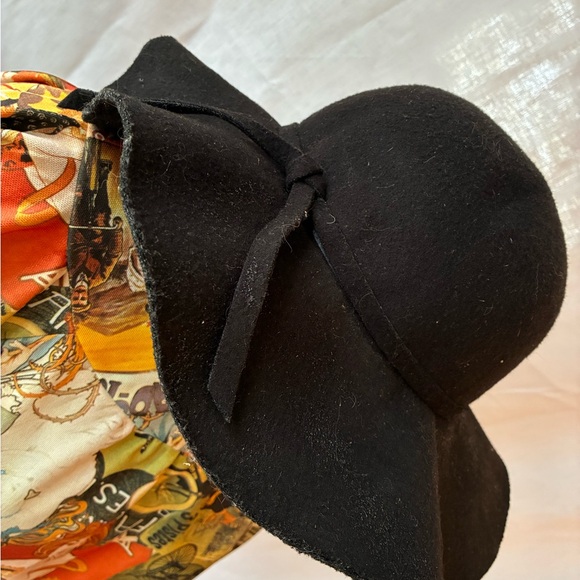 Black Floppy Hat - Picture 2 of 2